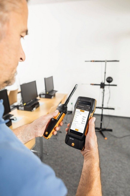 Комплект Testo 400 для оценки качества воздуха и уровня комфорта в помещении со стойкой Комплект Testo 400 для оценки качества воздуха и уровня комфорта в помещении со стойкой